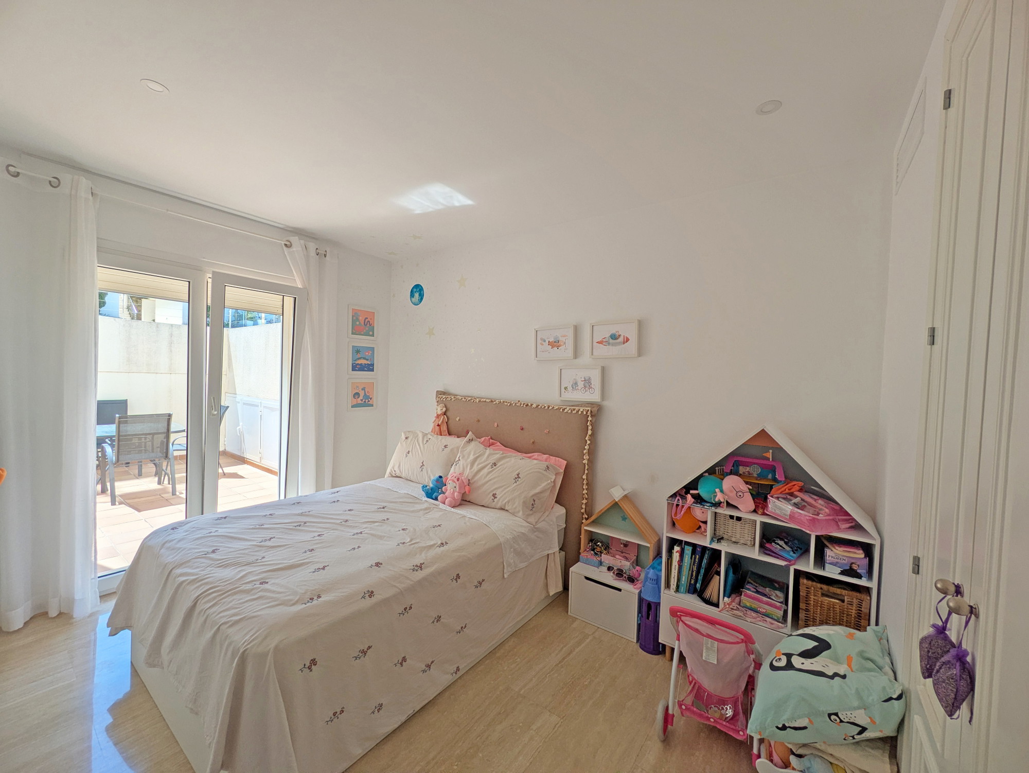 Beautiful ground-floor with direct access to the coast-11