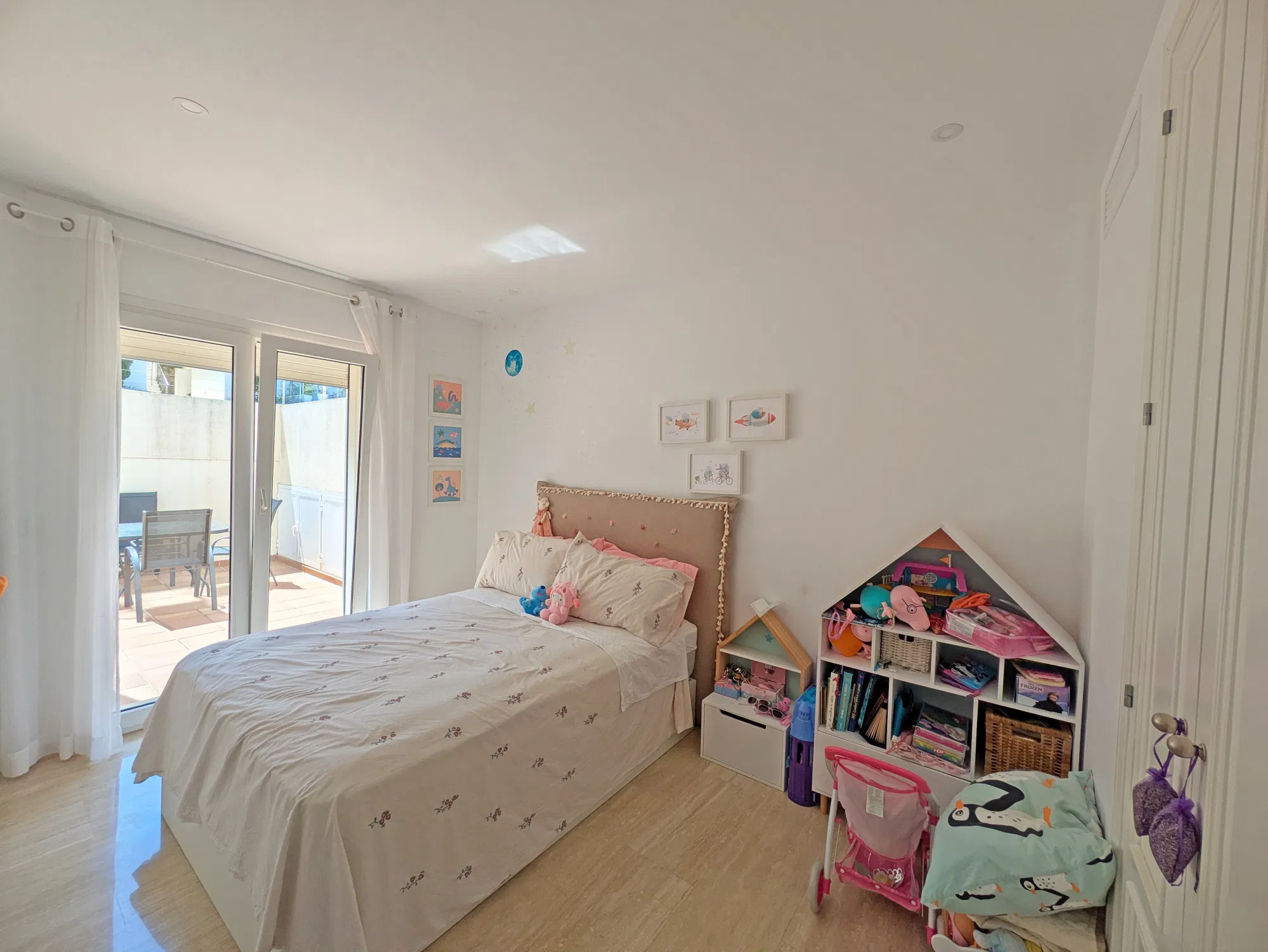Beautiful ground-floor with direct access to the coast-11
