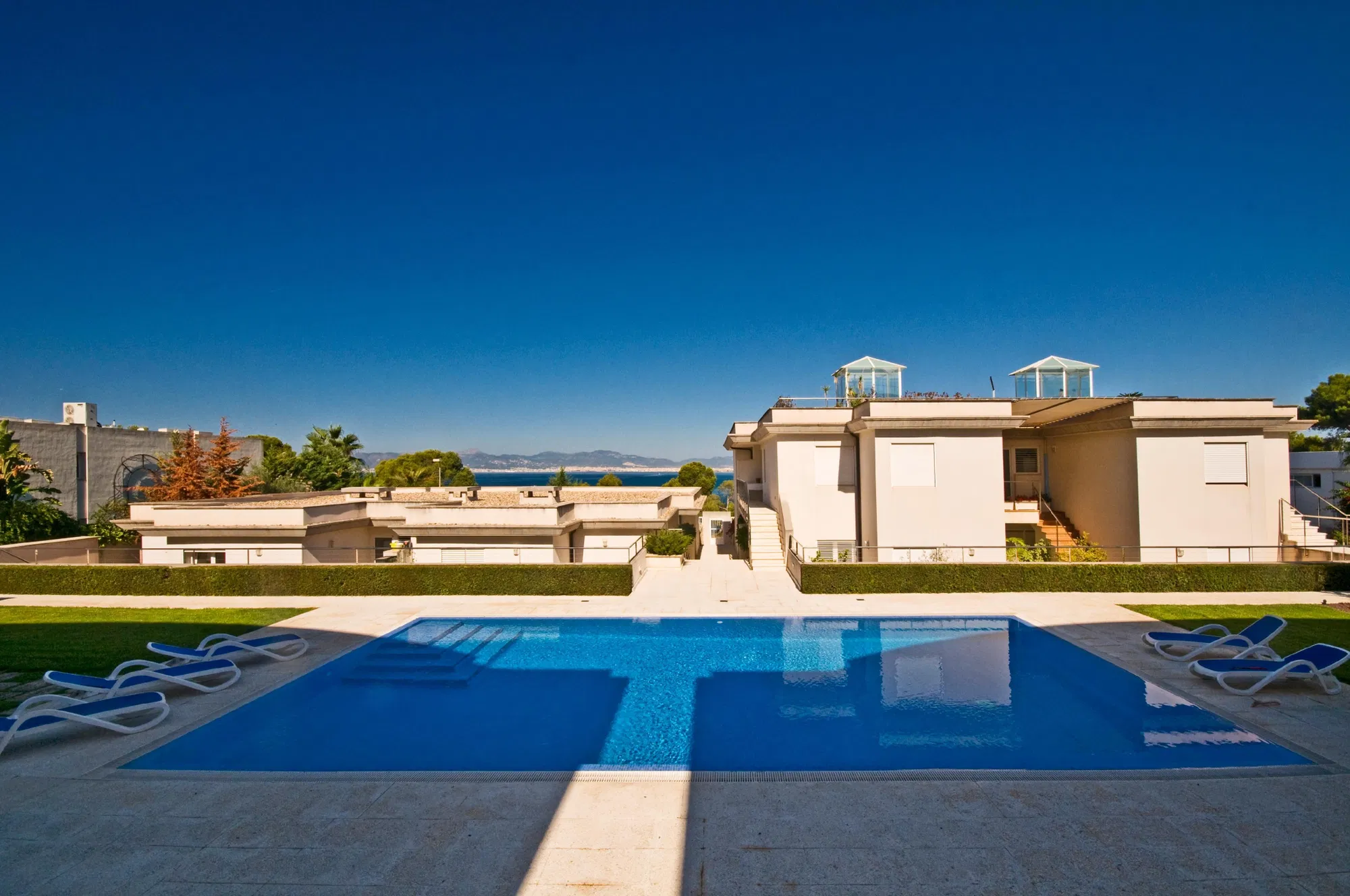 Beautiful ground-floor with direct access to the coast-14