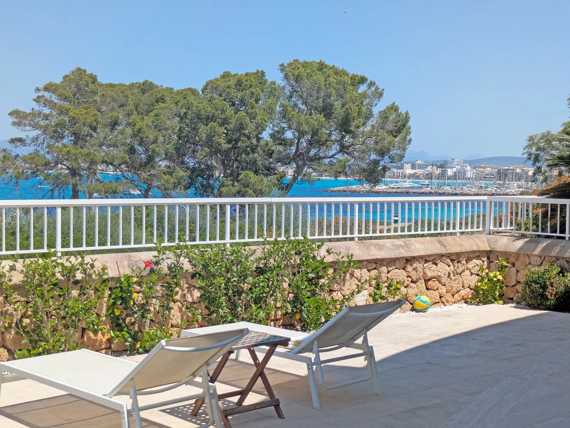 Beautiful ground-floor with direct access to the coast-1