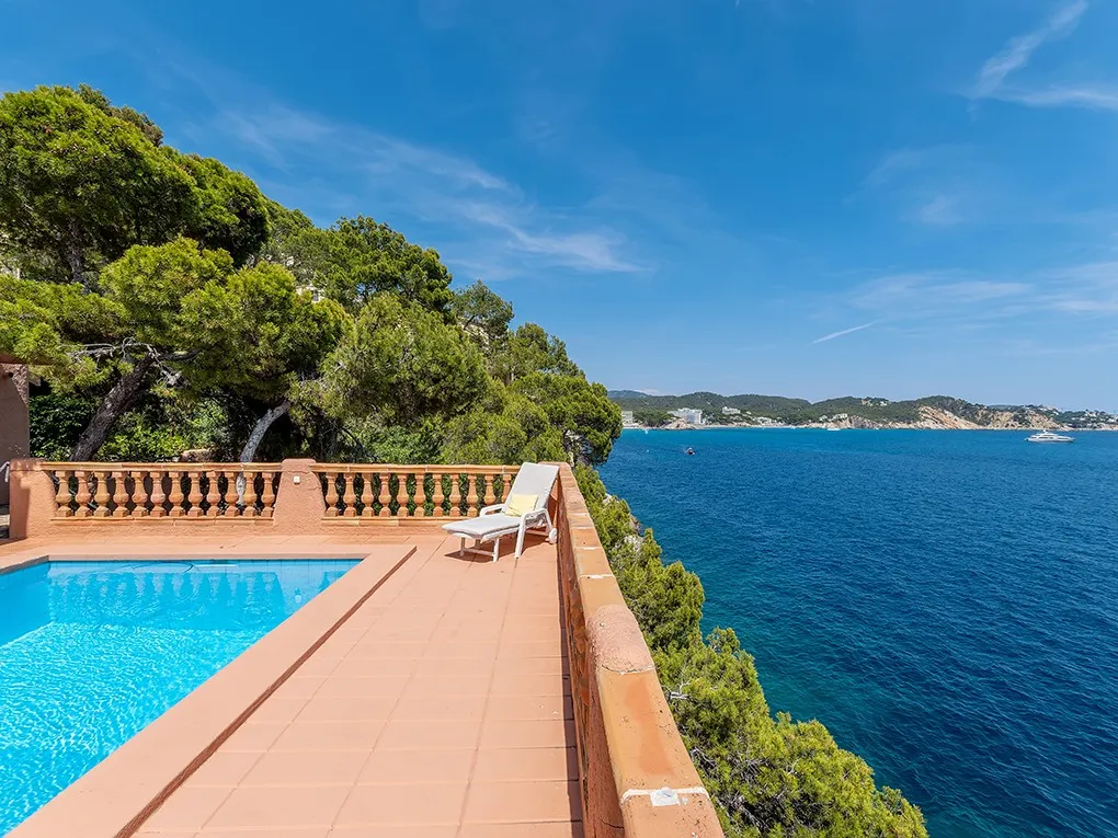 Villa met zeezicht in Cala Fornells-16