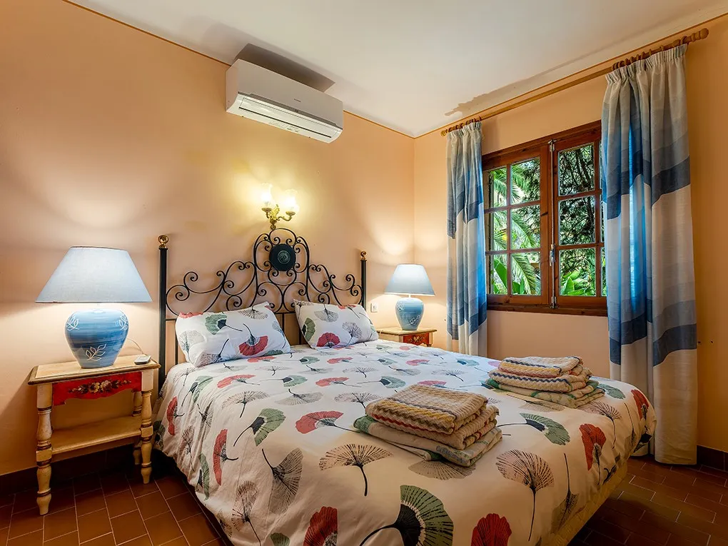 Villa met zeezicht in Cala Fornells-8