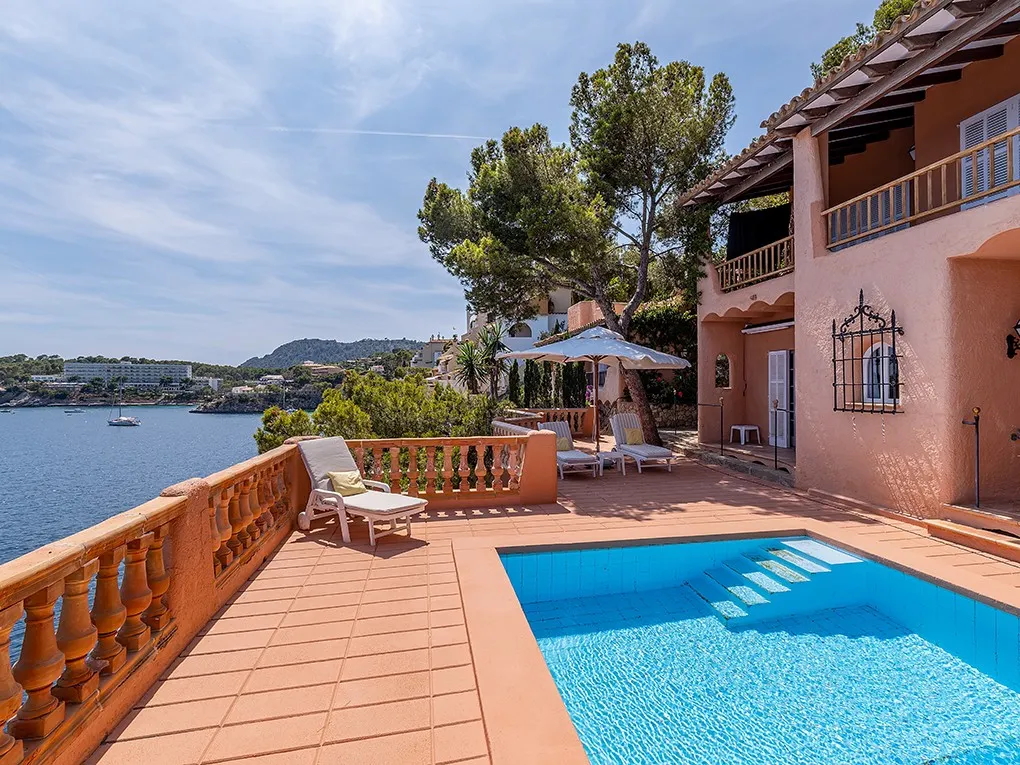 Villa met zeezicht in Cala Fornells-10