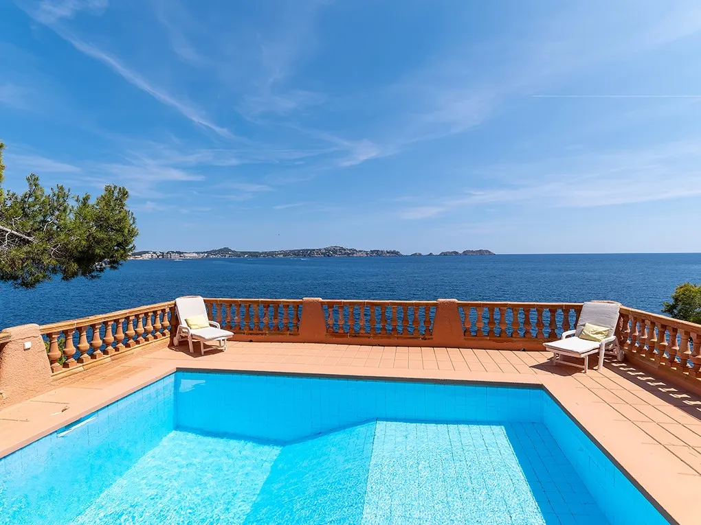 Villa met zeezicht in Cala Fornells-12