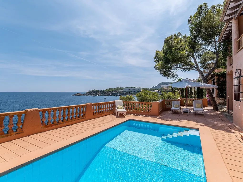 Villa met zeezicht in Cala Fornells-17