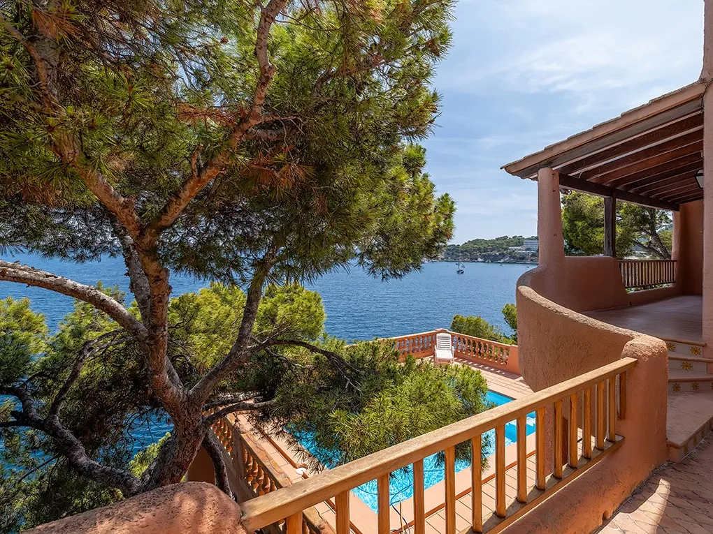 Villa met zeezicht in Cala Fornells-13