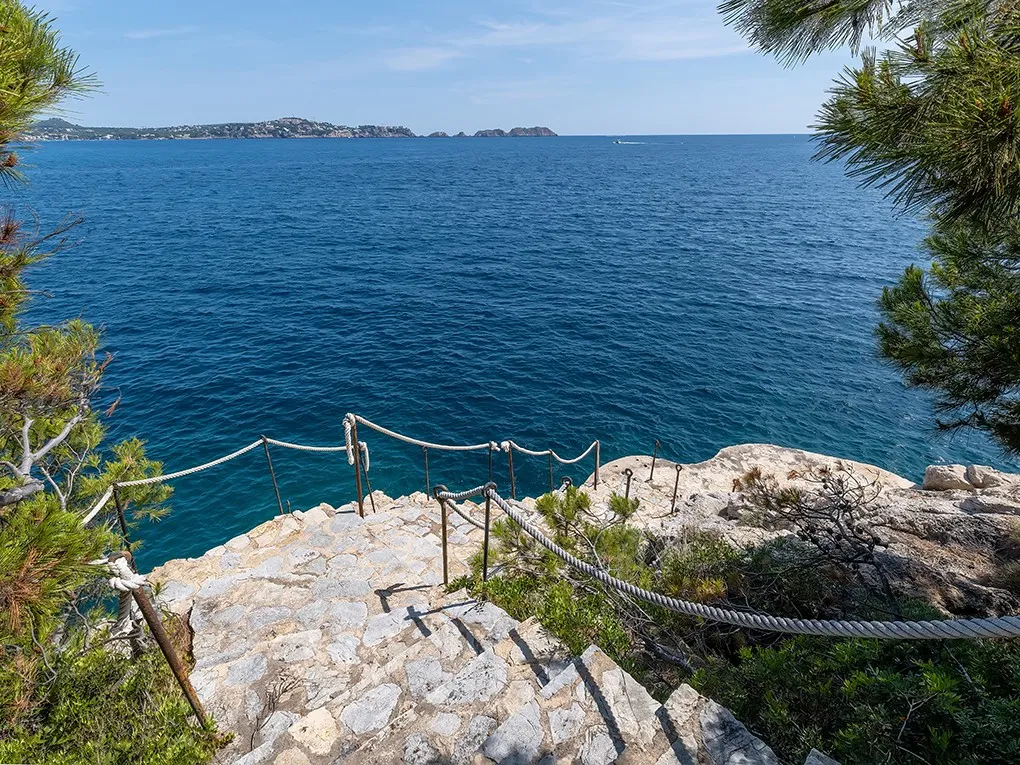Villa met zeezicht in Cala Fornells-18