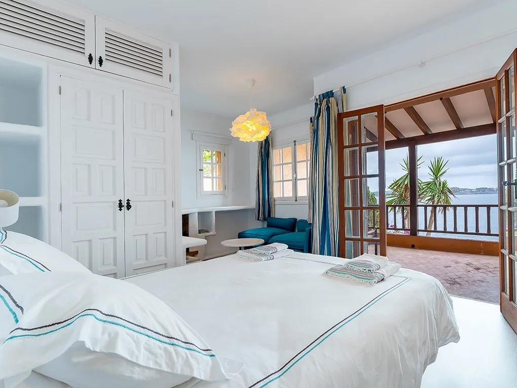 Villa met zeezicht in Cala Fornells-6