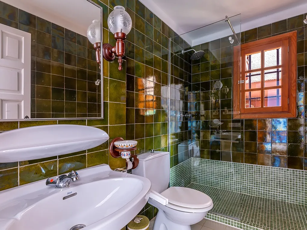 Villa met zeezicht in Cala Fornells-5