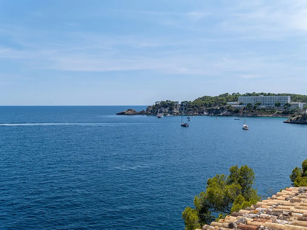 Villa met zeezicht in Cala Fornells-20