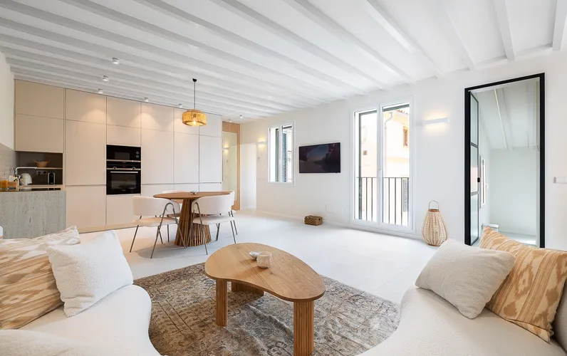 Nowoczesne, odnowione mieszkanie z cichym tarasem i windą