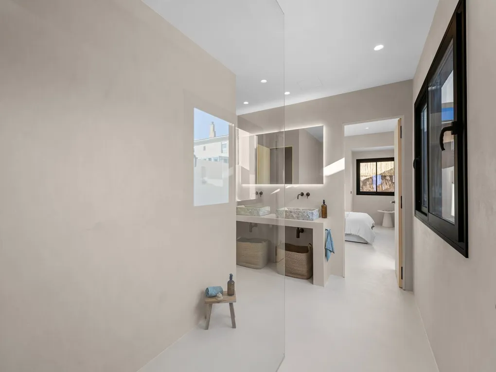 Luxury seafront apartment-6