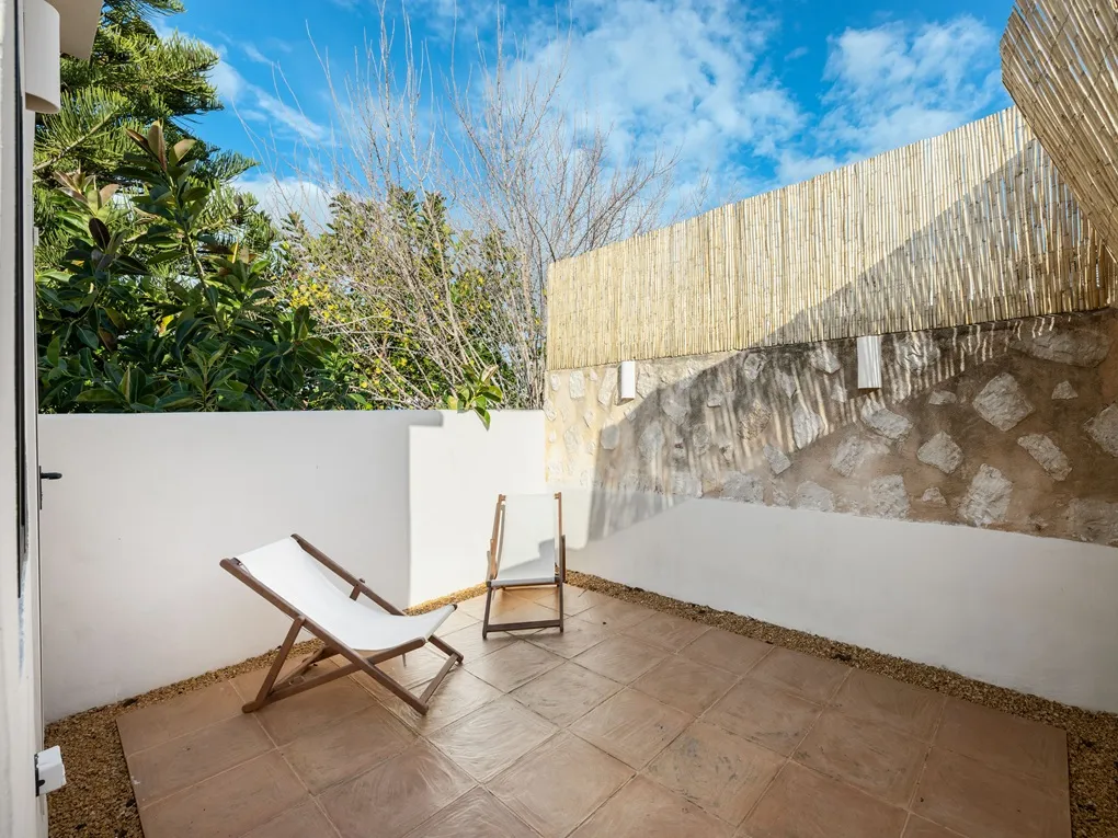 Luxury seafront apartment-9