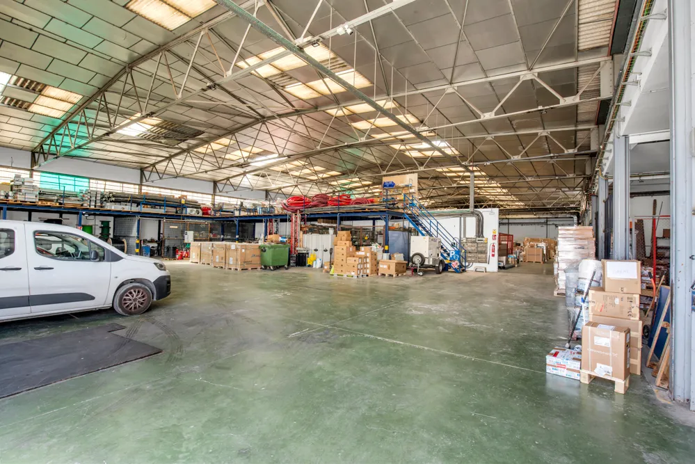 Large industrial building in Polígono Son Castelló-3