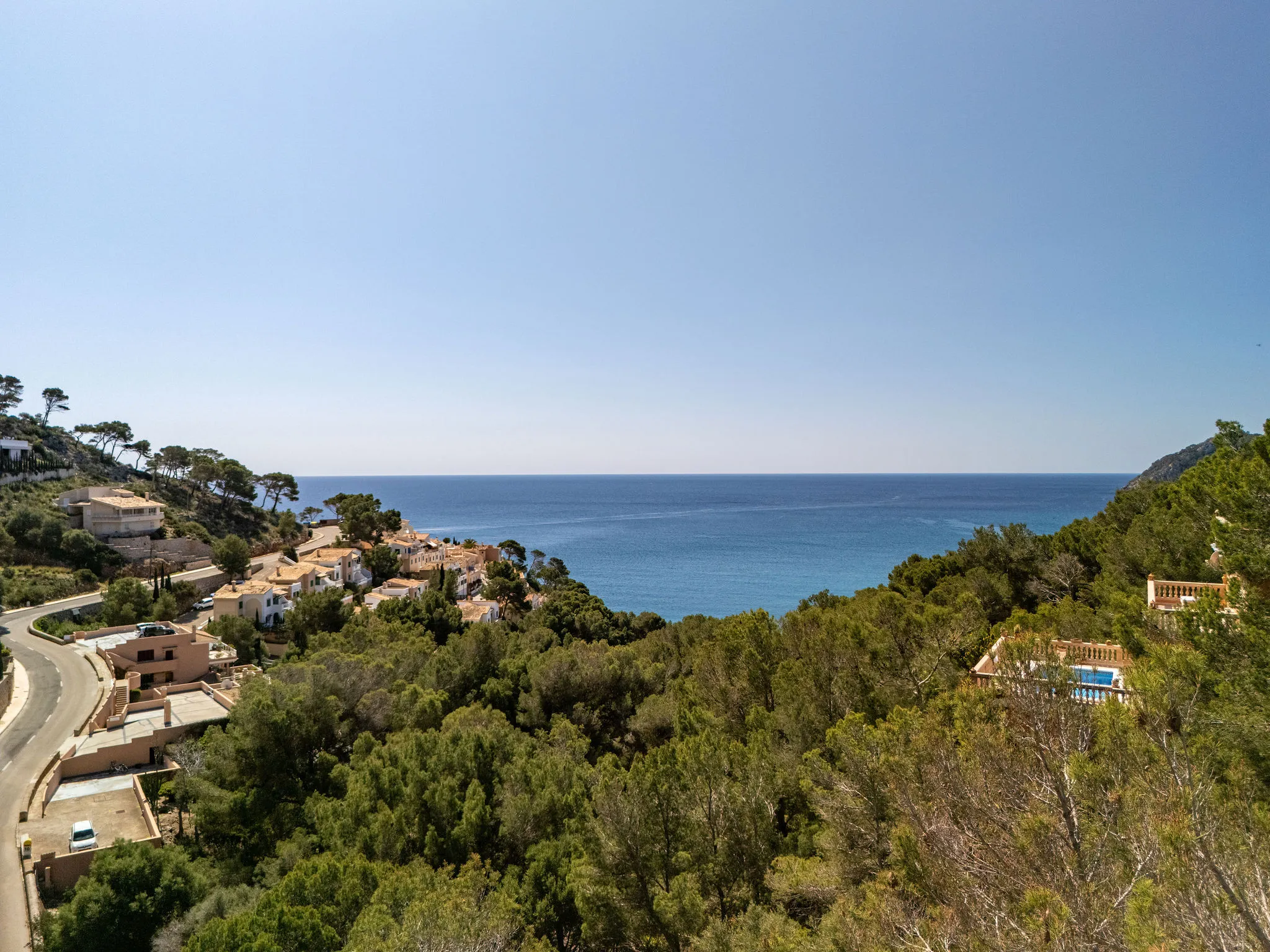 Parcela edificable de primera clase con fantásticas vistas al mar-1