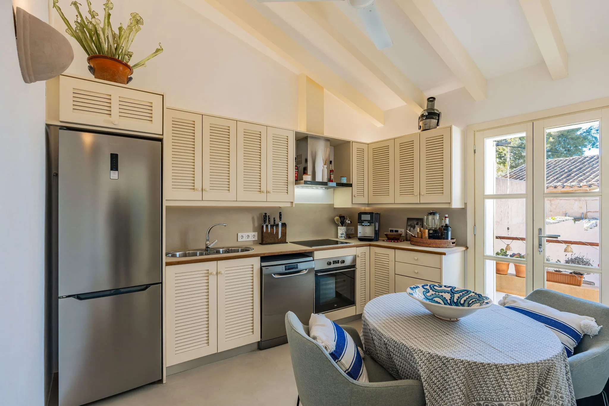 Encantadora casa de pueblo en el corazón de Ses Salines con un jardín idílico-5