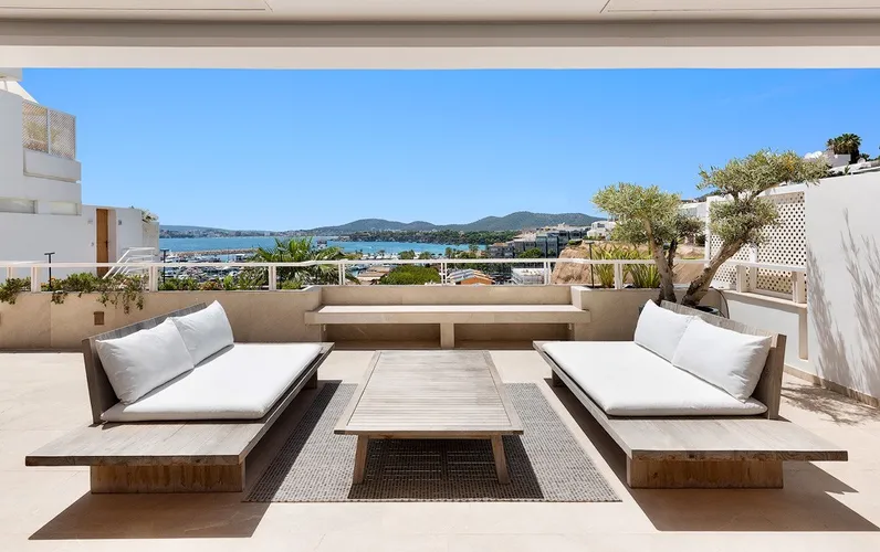 Luxurious apartment in the prime location of Portals Harbour