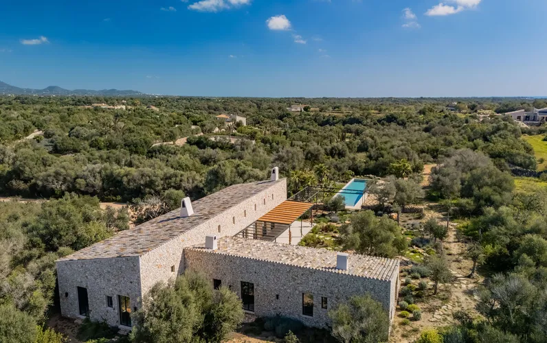 Minimalistische Naturstein-Finca vor den Toren Santanyi‘s