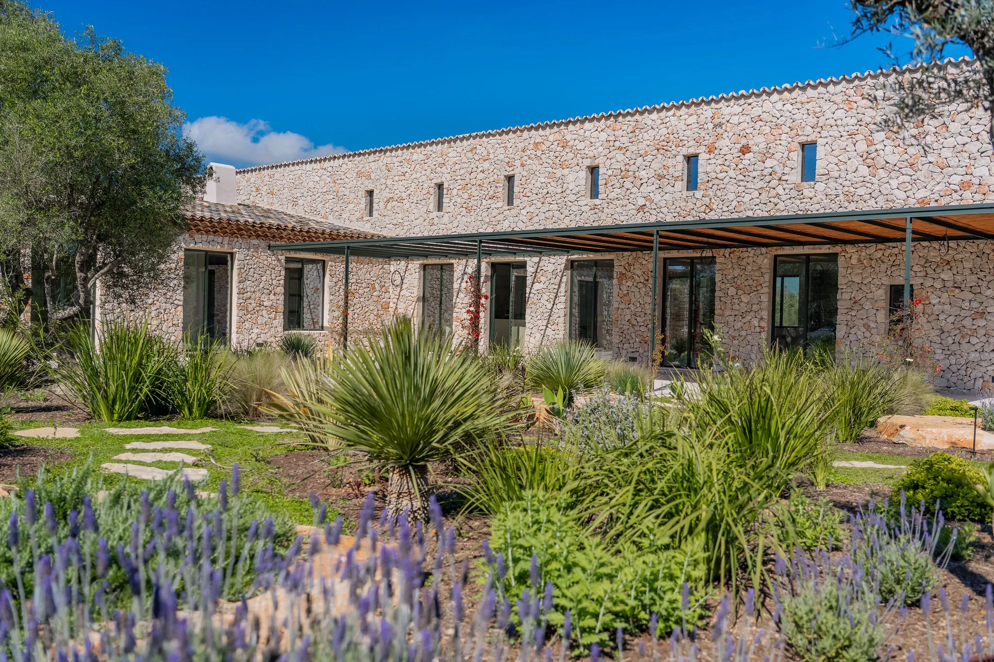 Moderna finca di nuova costruzione alla periferia di Santanyi-14