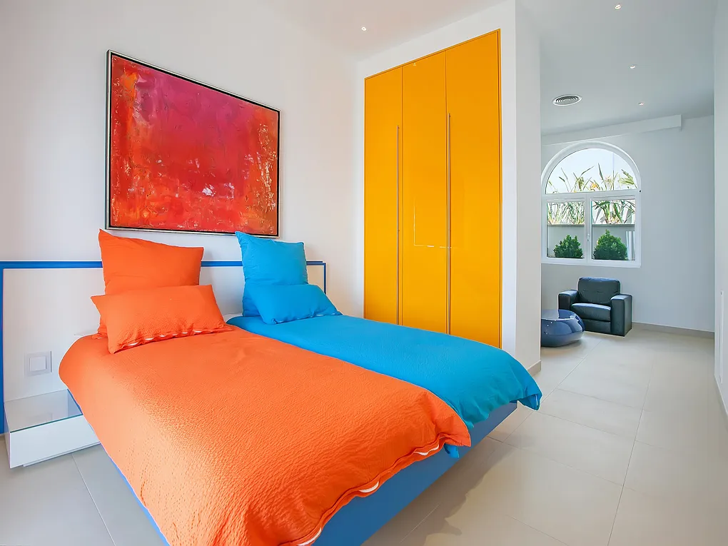 Villa en primera línea de mar cerca de Port Adriano-4