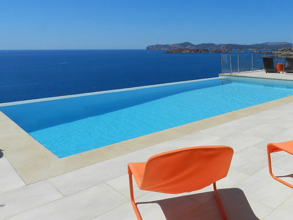 Villa i första strandlinjen nära Port Adriano-11