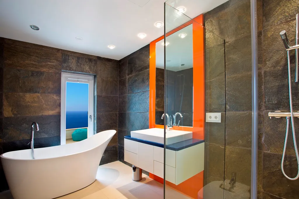 Villa en primera línea de mar cerca de Port Adriano-7