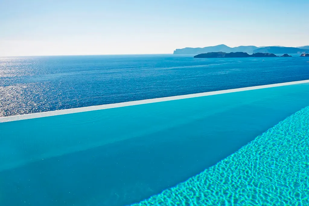 Villa i första strandlinjen nära Port Adriano-12