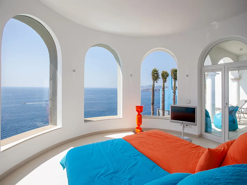 Villa en primera línea de mar cerca de Port Adriano-3