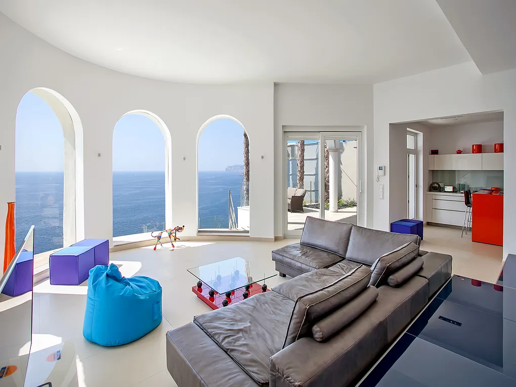 Villa i första strandlinjen nära Port Adriano-2