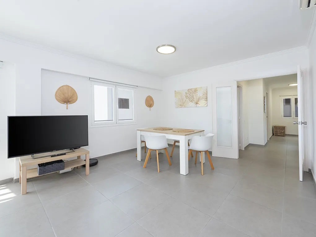 Appartamento con vista mare parziale a pochi passi dal porto di Portals-4