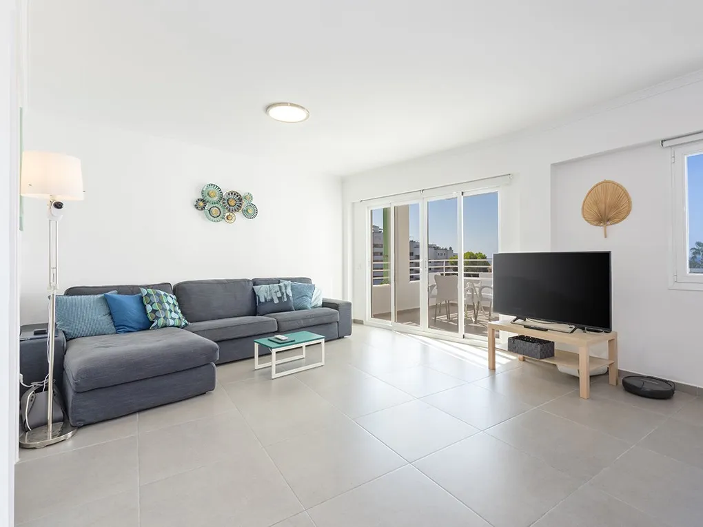 Appartamento con vista mare parziale a pochi passi dal porto di Portals-3