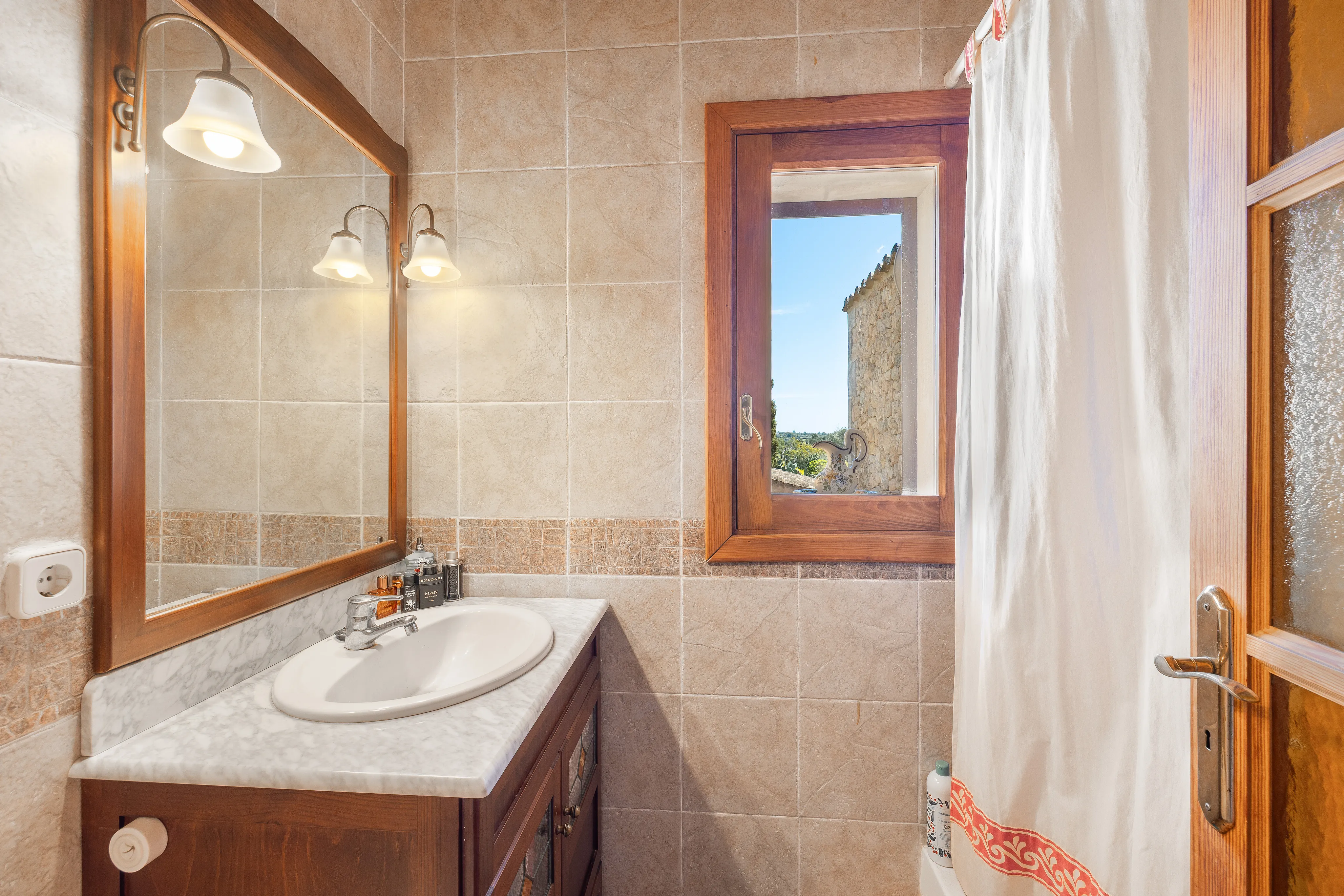 Omhyggeligt vedligeholdt ejendom med stor pool i et roligt kvarter i Llucmajor-12