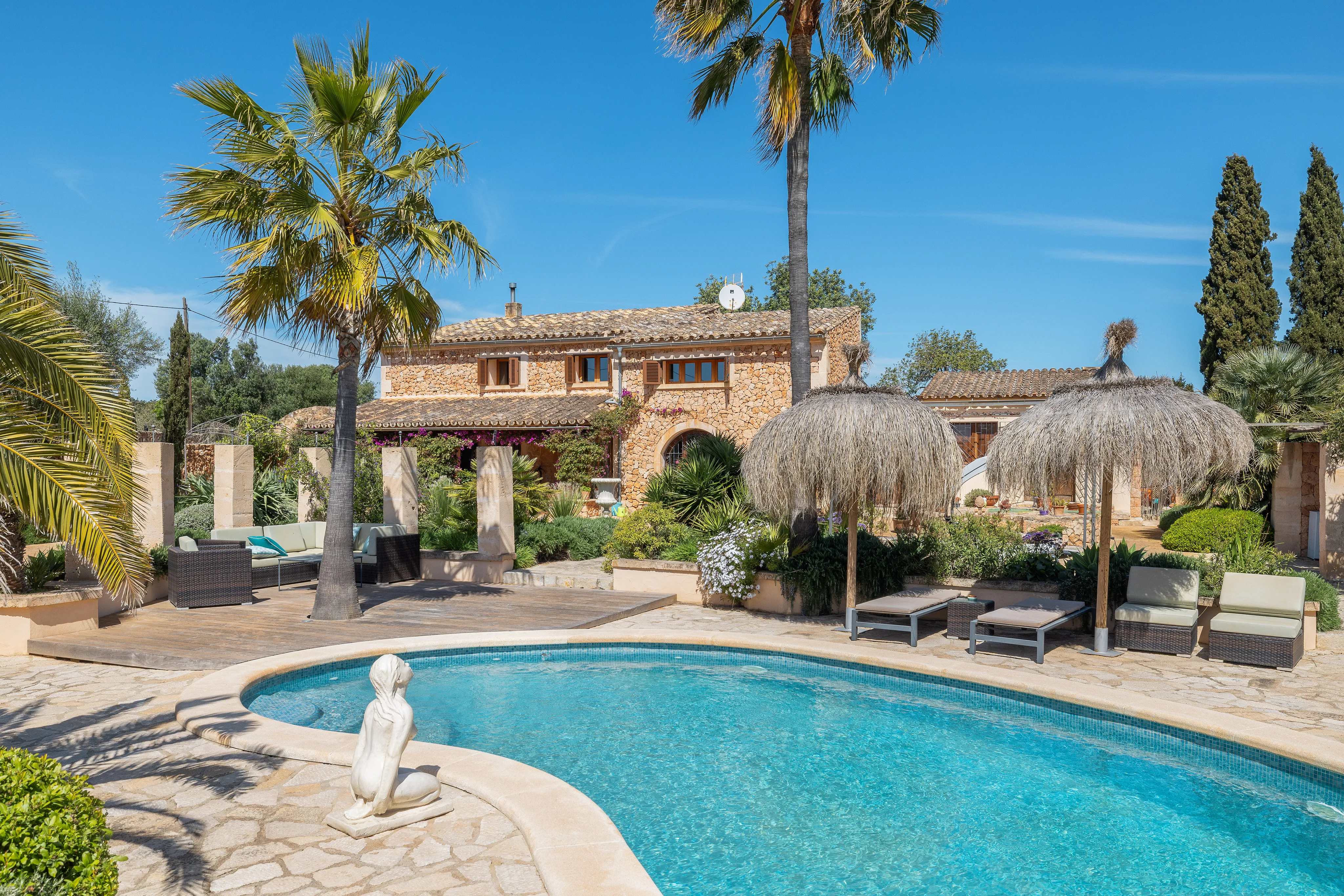 Omhyggeligt vedligeholdt ejendom med stor pool i et roligt kvarter i Llucmajor-1