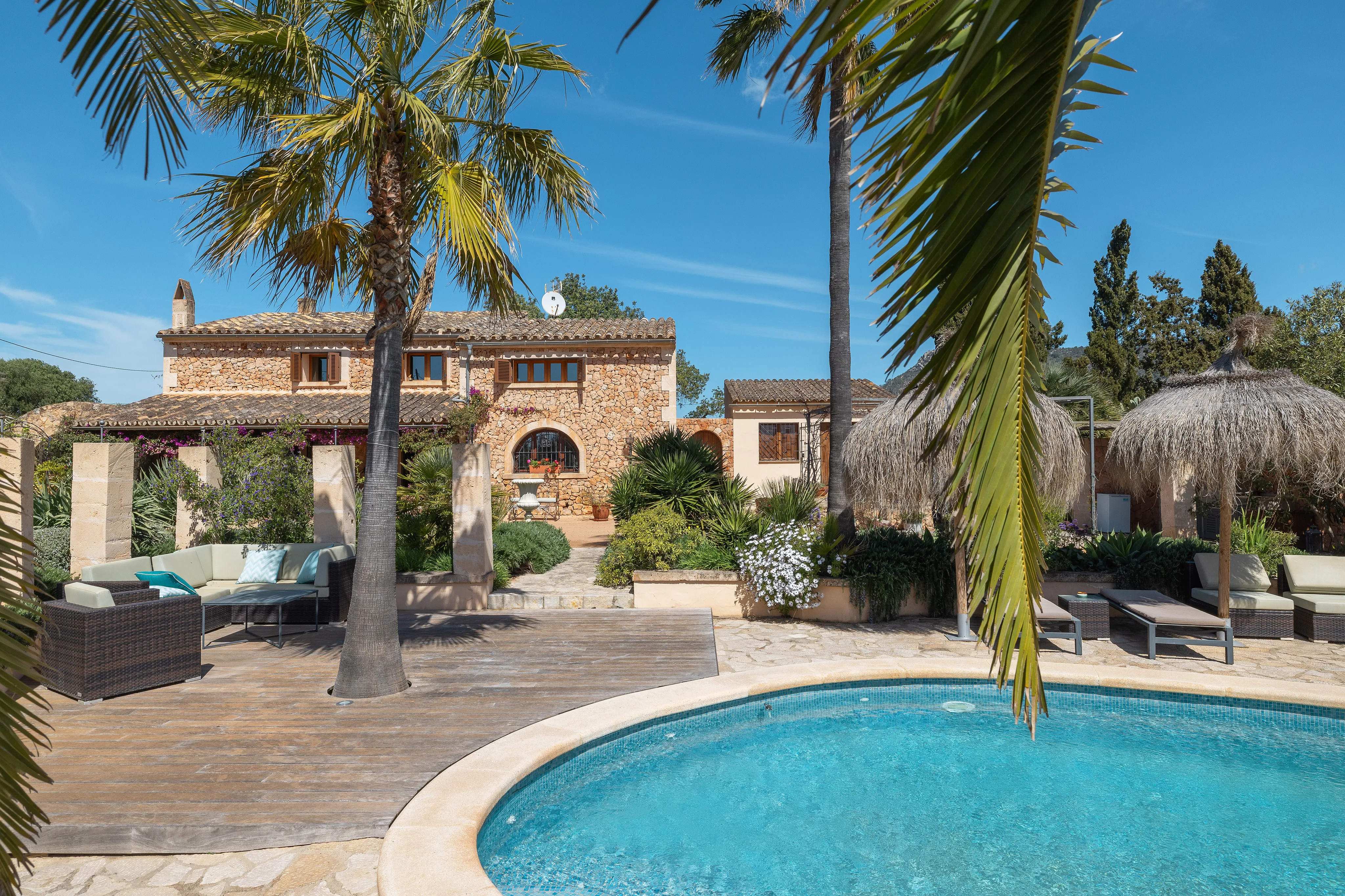 Omhyggeligt vedligeholdt ejendom med stor pool i et roligt kvarter i Llucmajor-2