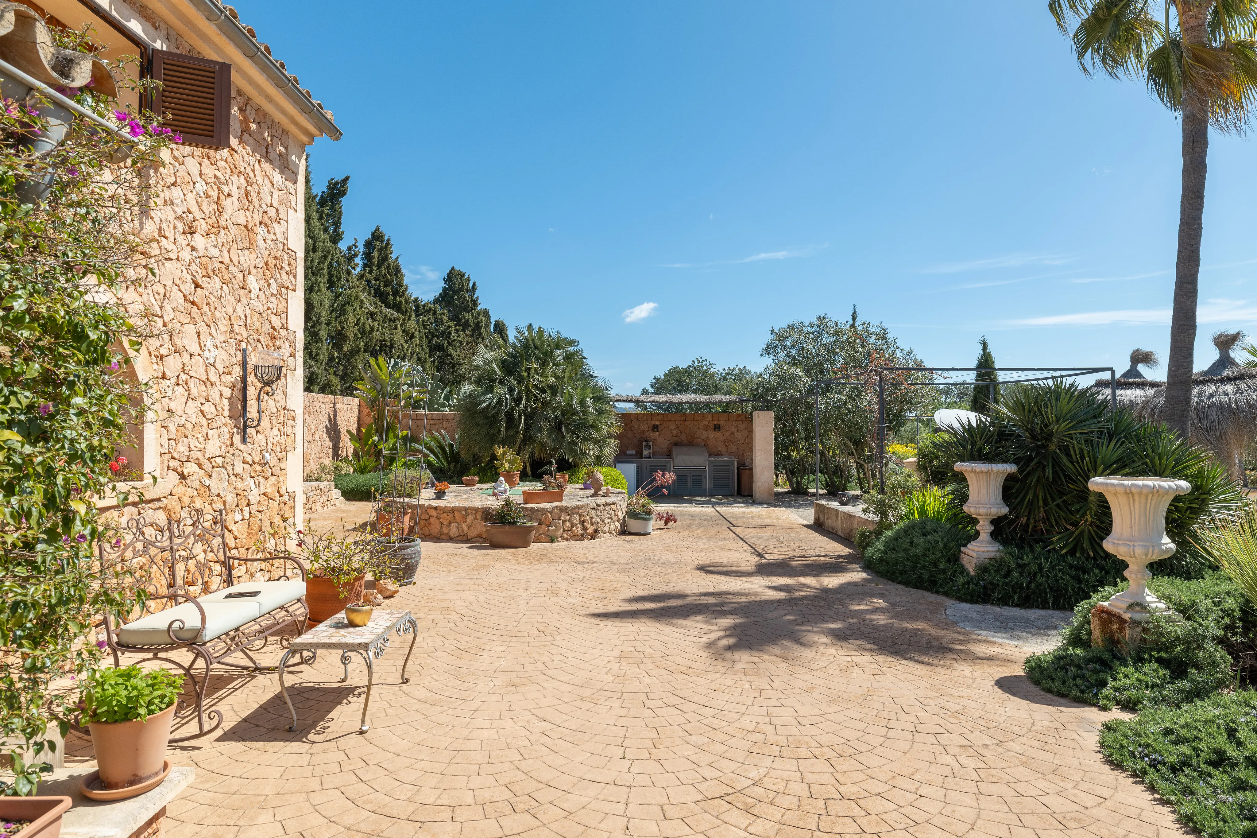 Omhyggeligt vedligeholdt ejendom med stor pool i et roligt kvarter i Llucmajor-14