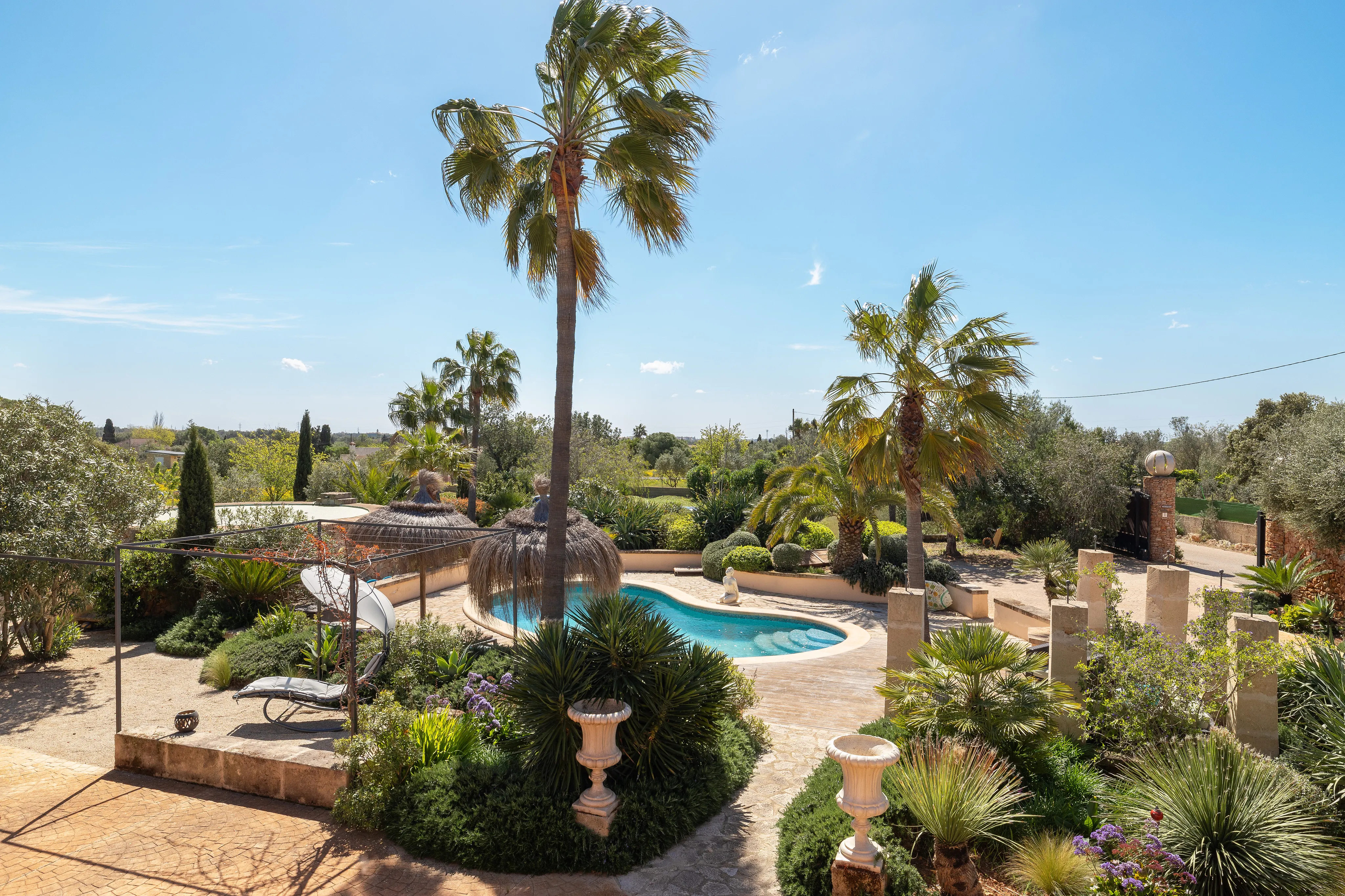 Omhyggeligt vedligeholdt ejendom med stor pool i et roligt kvarter i Llucmajor-13