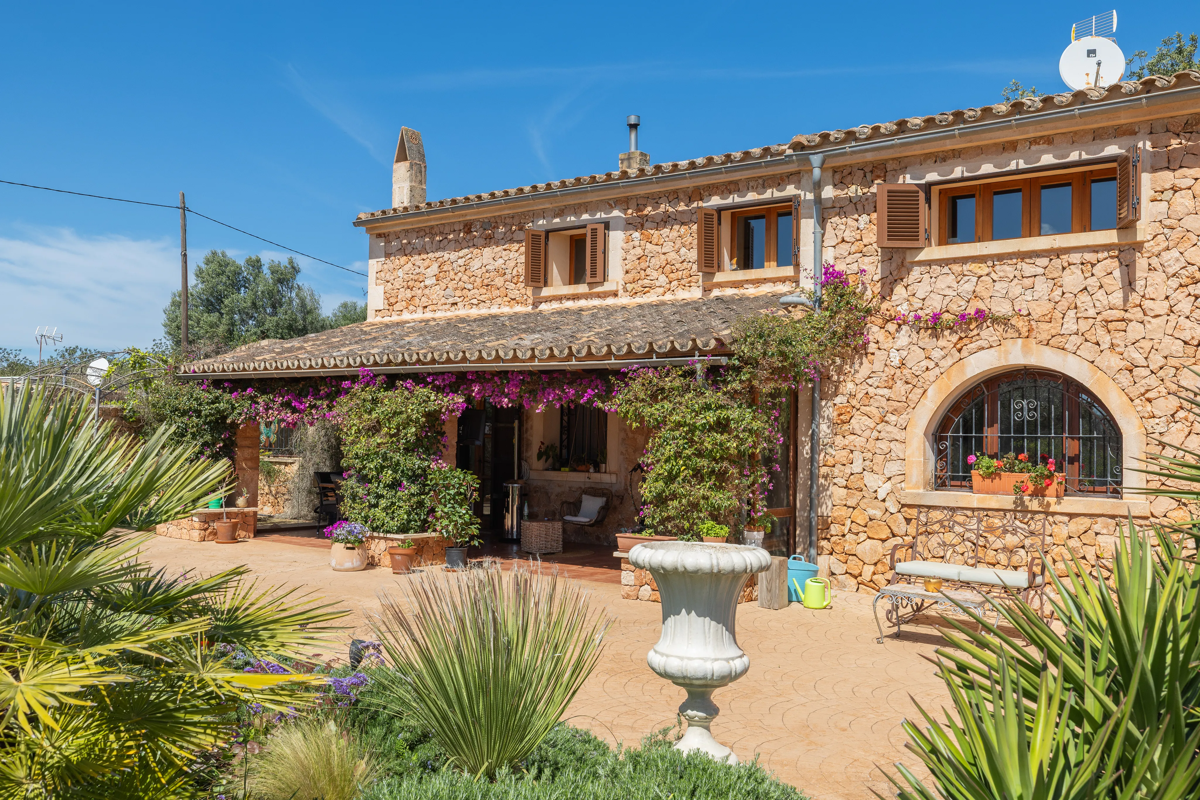 Omhyggeligt vedligeholdt ejendom med stor pool i et roligt kvarter i Llucmajor-4