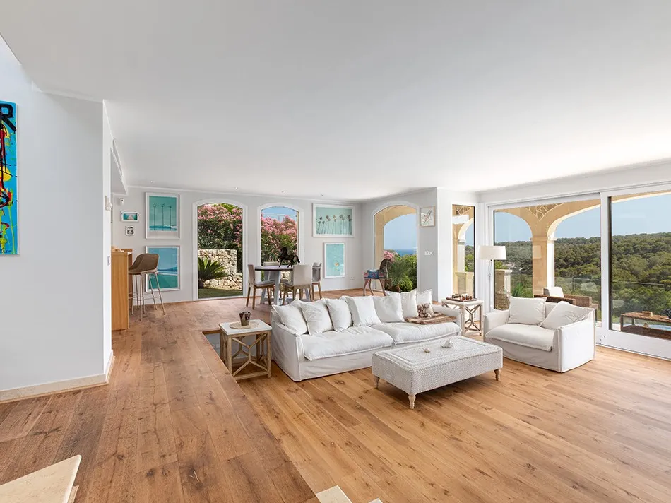 Villa i første række med panoramaudsigt over grønne områder og havet-2