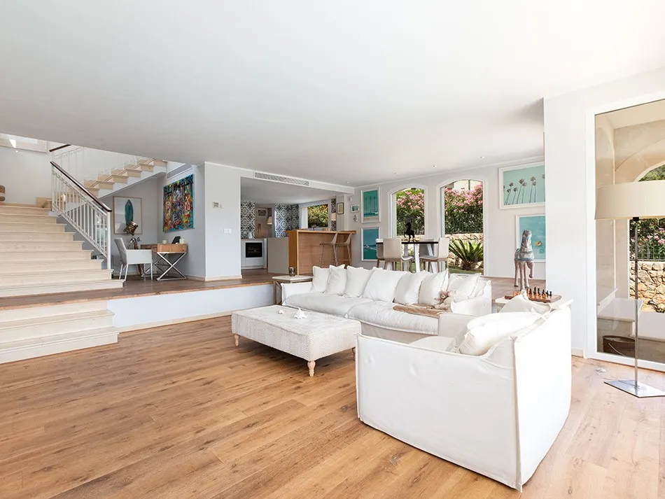 Frontline villa with panoramic green and sea views-4