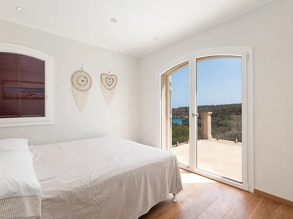 Frontline villa with panoramic green and sea views-11