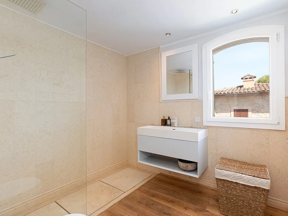 Frontline villa with panoramic green and sea views-10