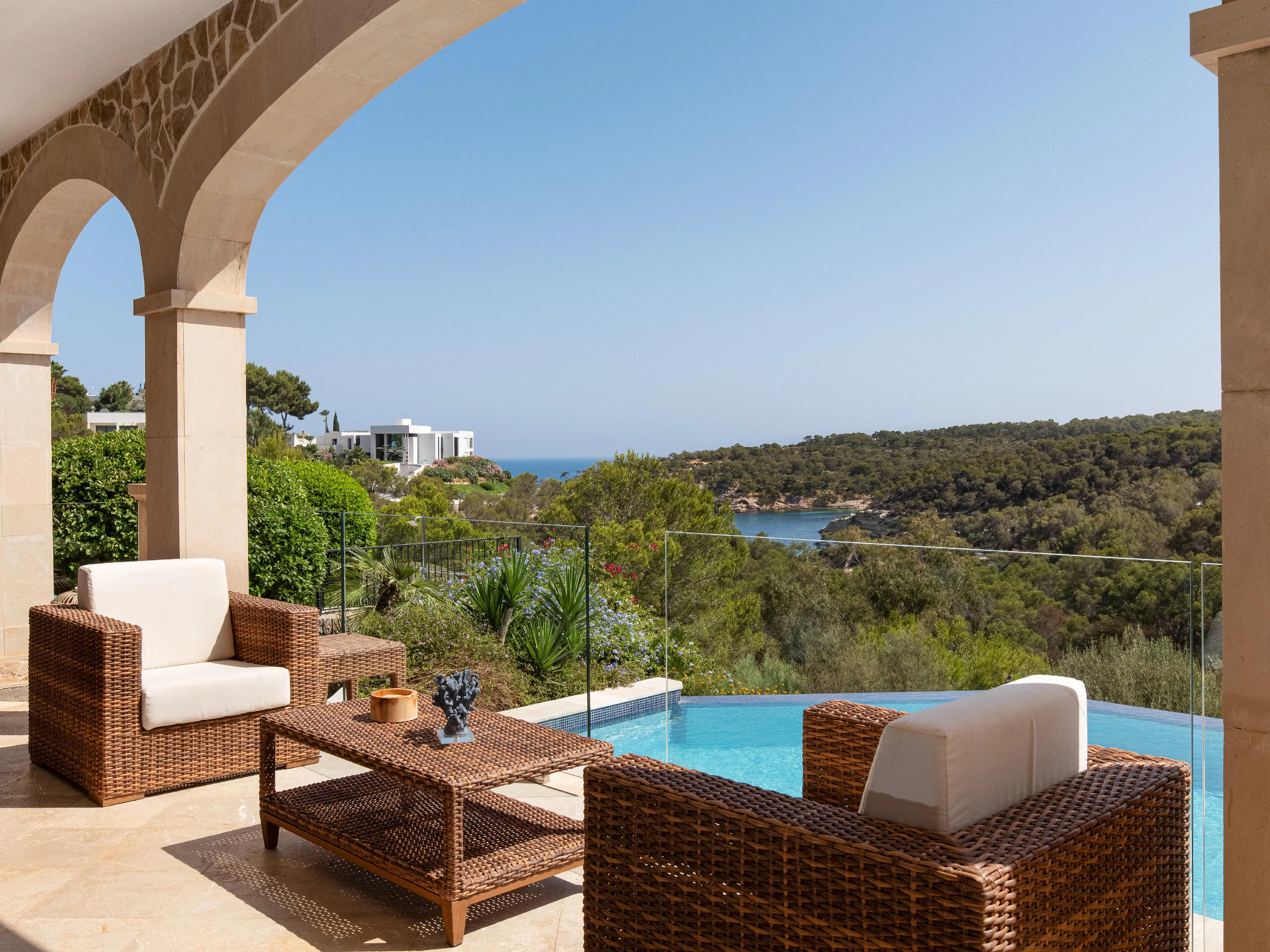 Chalet en primera línea con vistas panorámicas al bosque y al mar-1