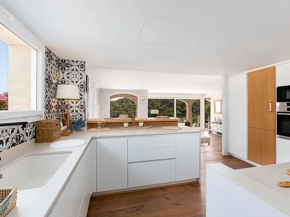 Frontline villa with panoramic green and sea views-6