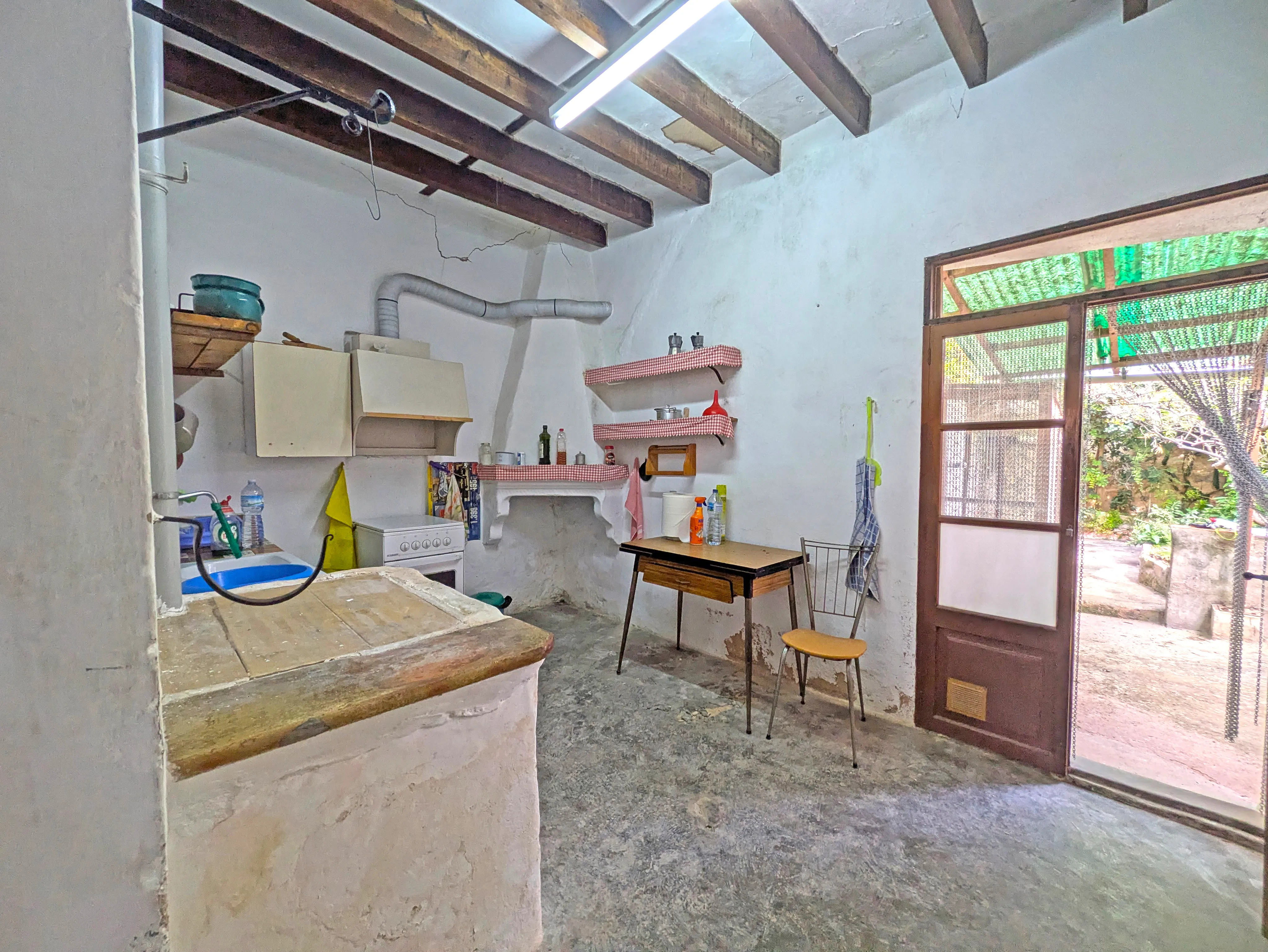 Casa de pueblo para reformar con patio-5