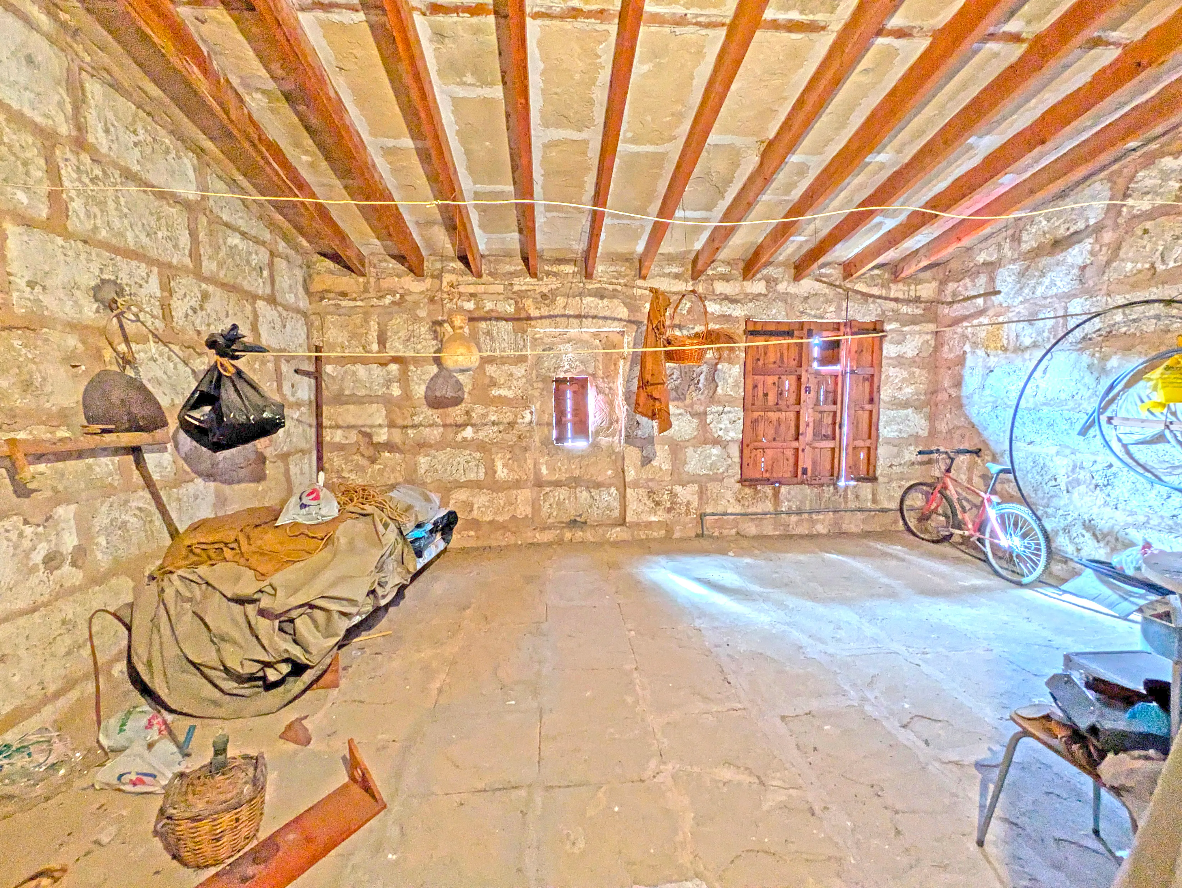 Casa de pueblo para reformar con patio-13