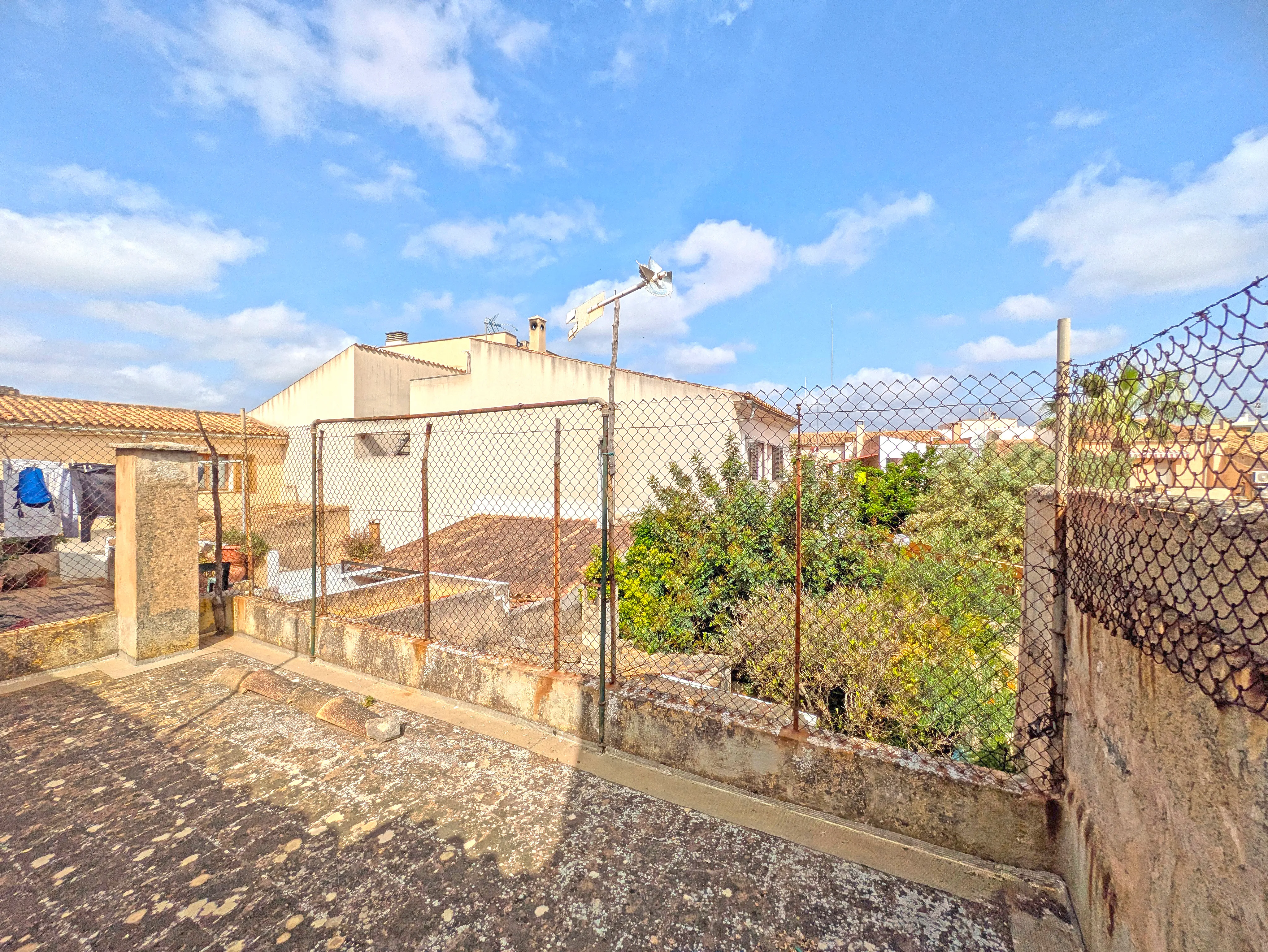 Casa de pueblo para reformar con patio-9