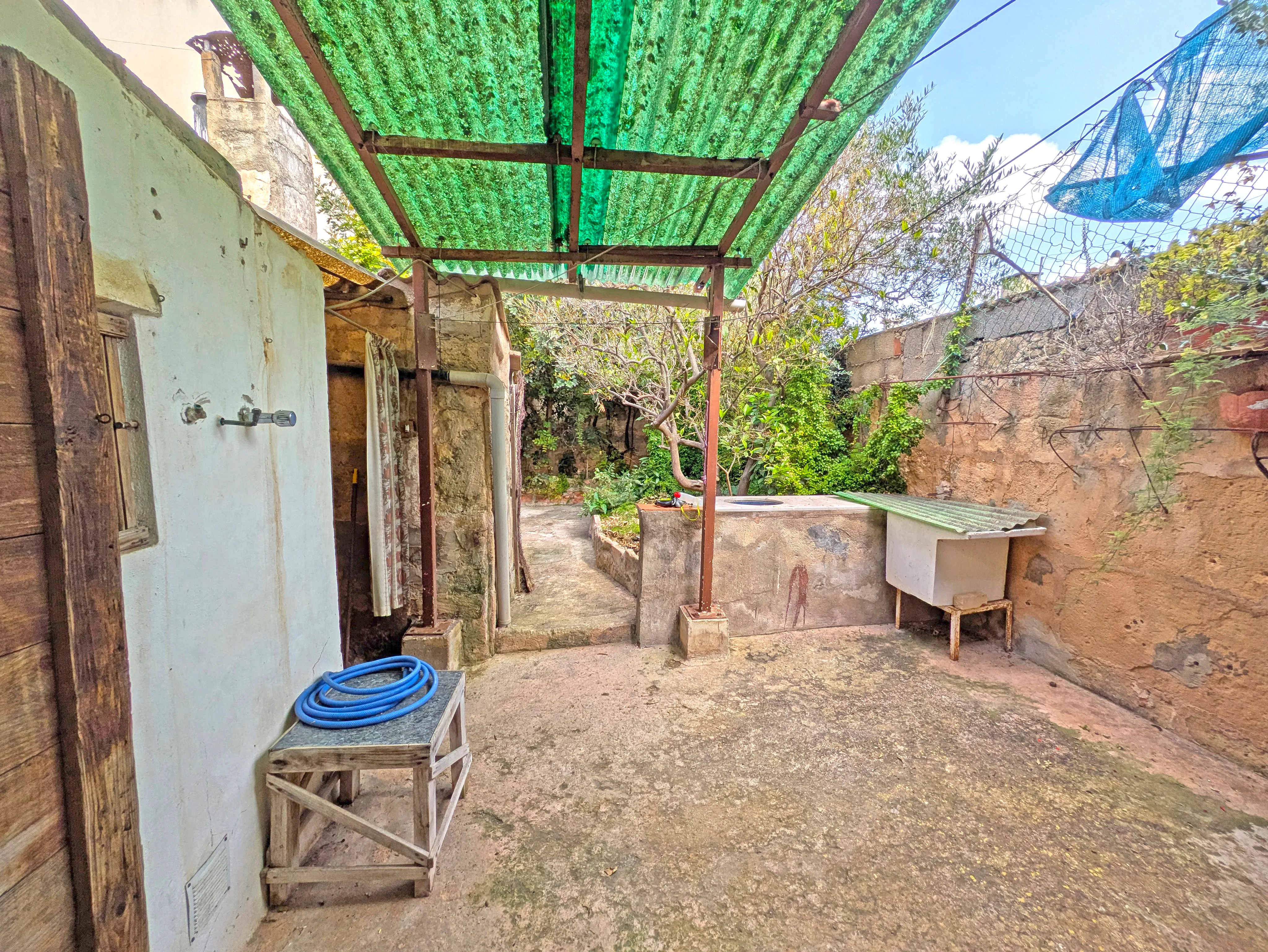 Casa de pueblo para reformar con patio-8