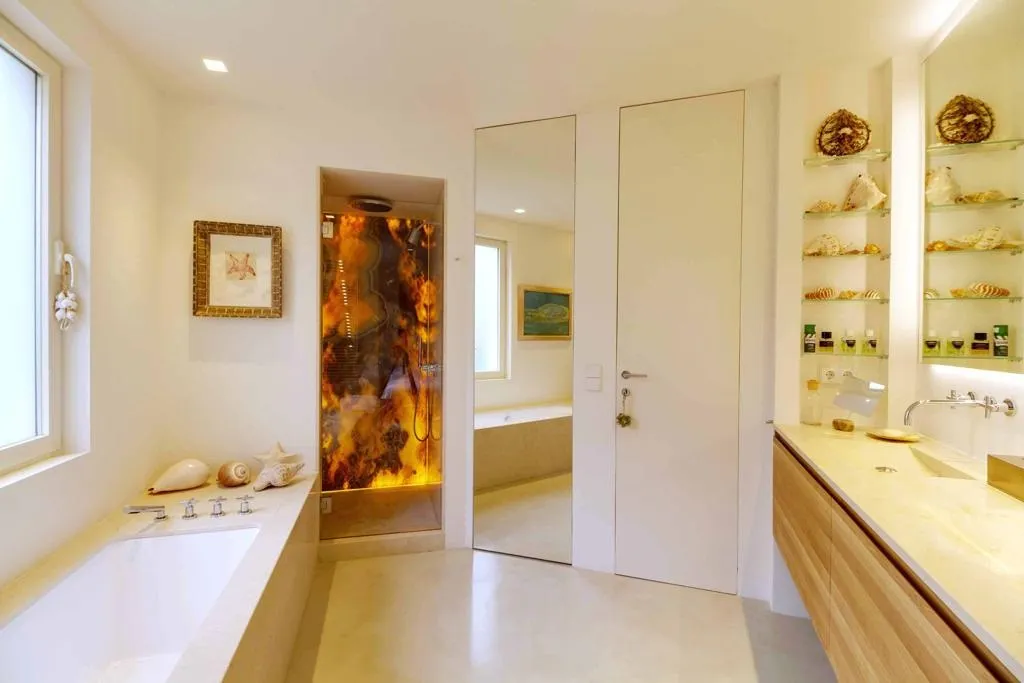 Elegant flat with elevator & car park in a prime location San Jaime-6