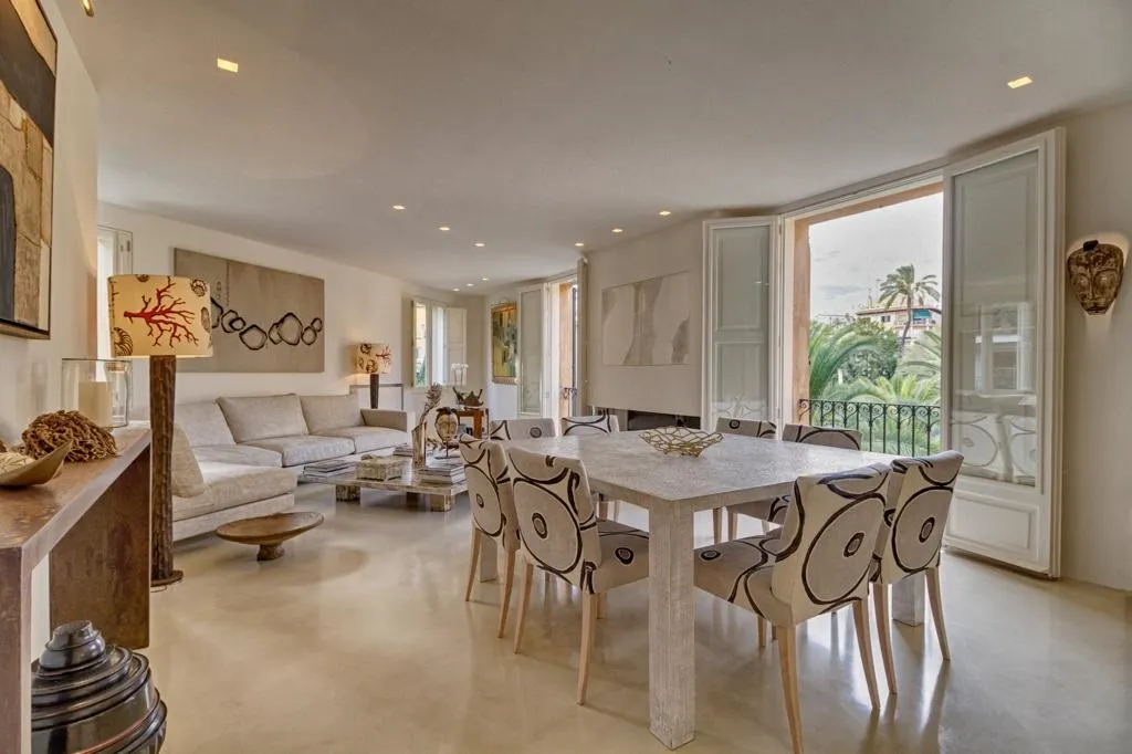 Elegant flat with elevator & car park in a prime location San Jaime-1