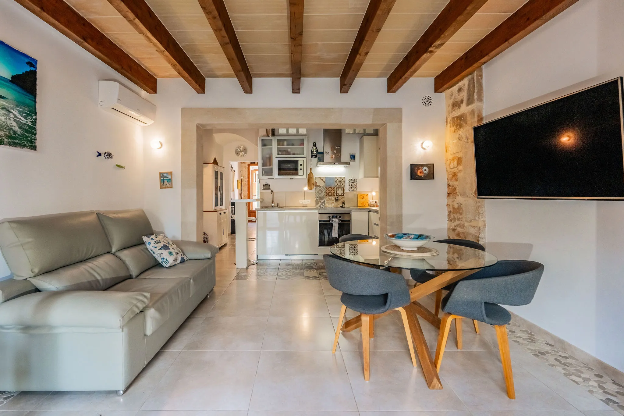 Casa de poble reformada amb piscina en ubicació cèntrica de Santanyí-1